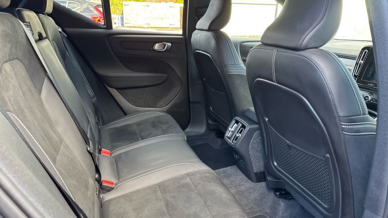 Volvo XC40 2.0 B4P Plus Dark 5dr Auto Petrol Estate